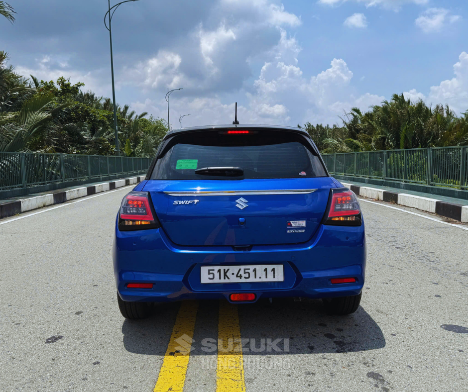SUZUKI SWIFT XANH